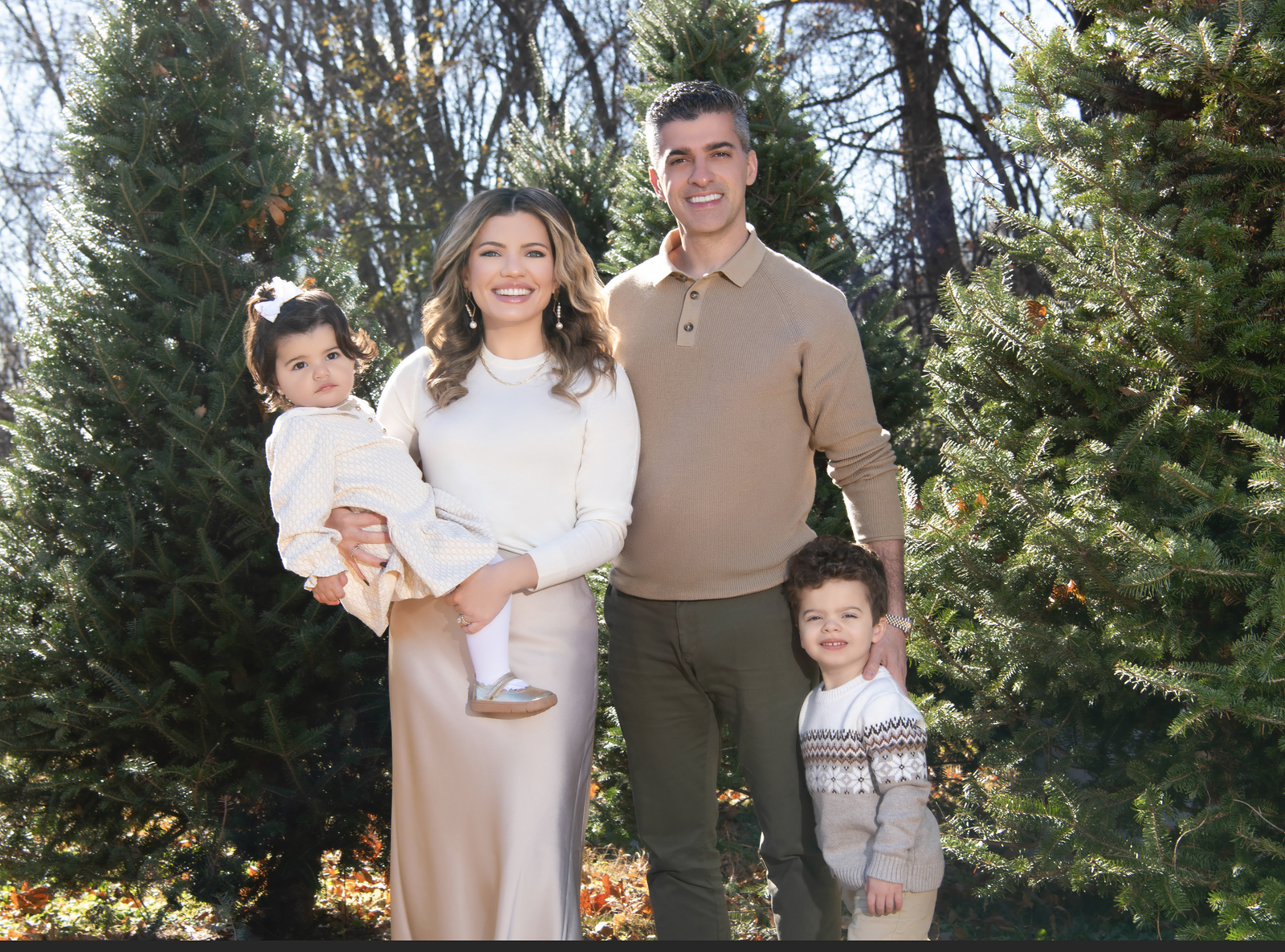 pine-tree-farm-christmas-family-photos-germantown-md.jpg